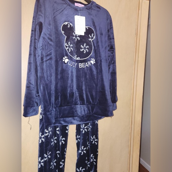 Winter pjs - Picture 2 of 2